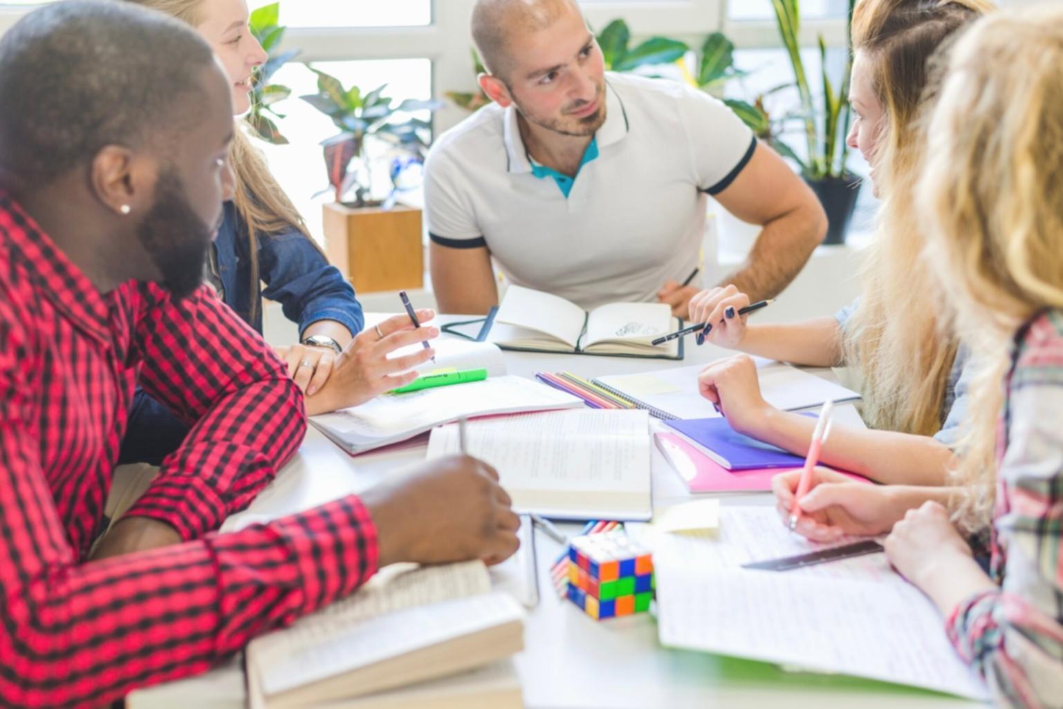 Sesión de planificación financiera con clientes